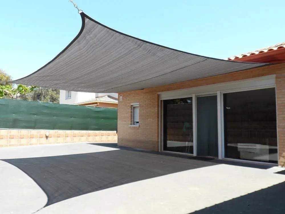 Imagen de Media Sombra: Innovación en Sombreo y Protección Solar